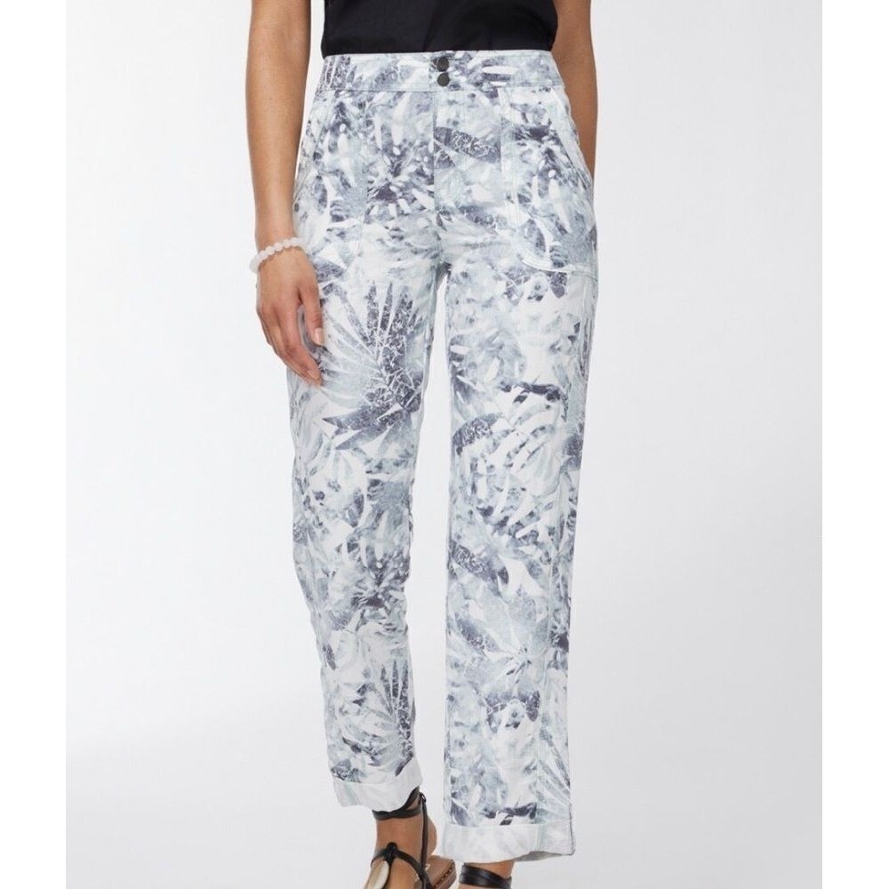 Chicos Linen Blend Palm‎ Print Rolled Hem Crops Black Grey White Size 4 Used